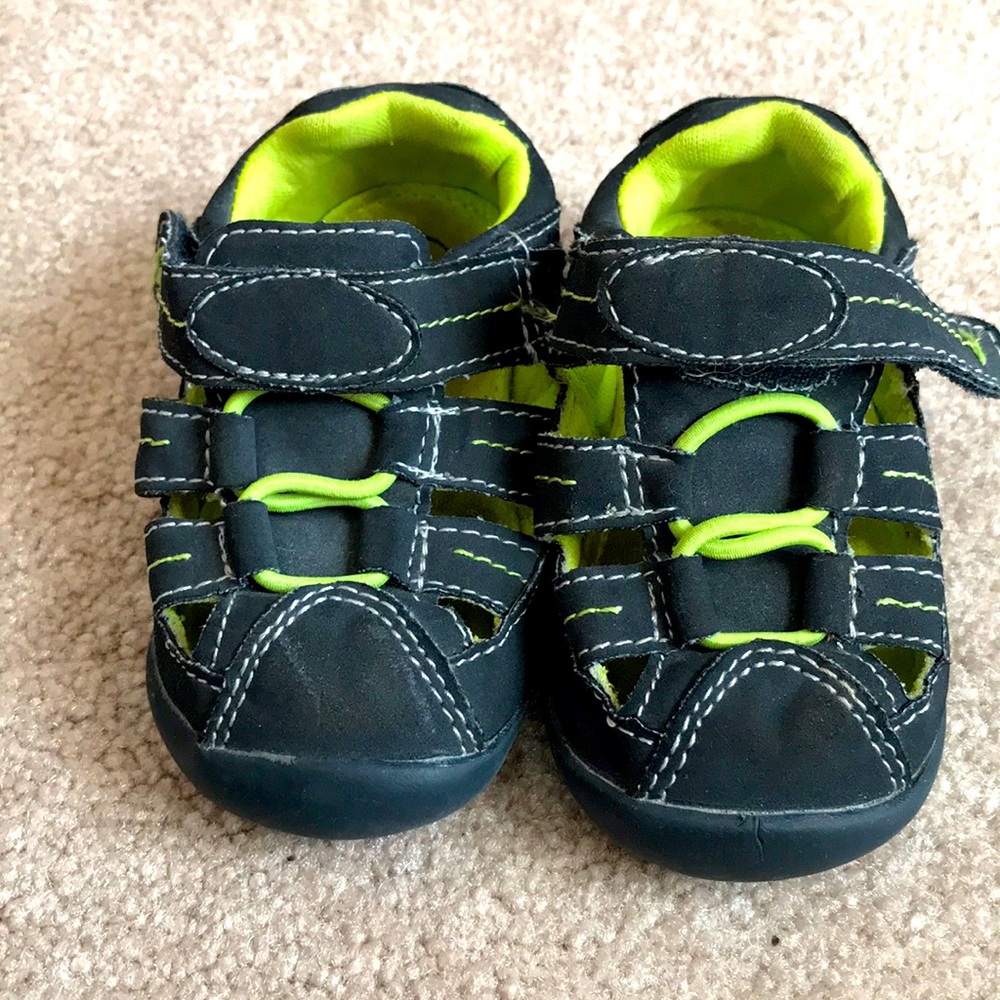 Baby boy sandals with flexible soles.